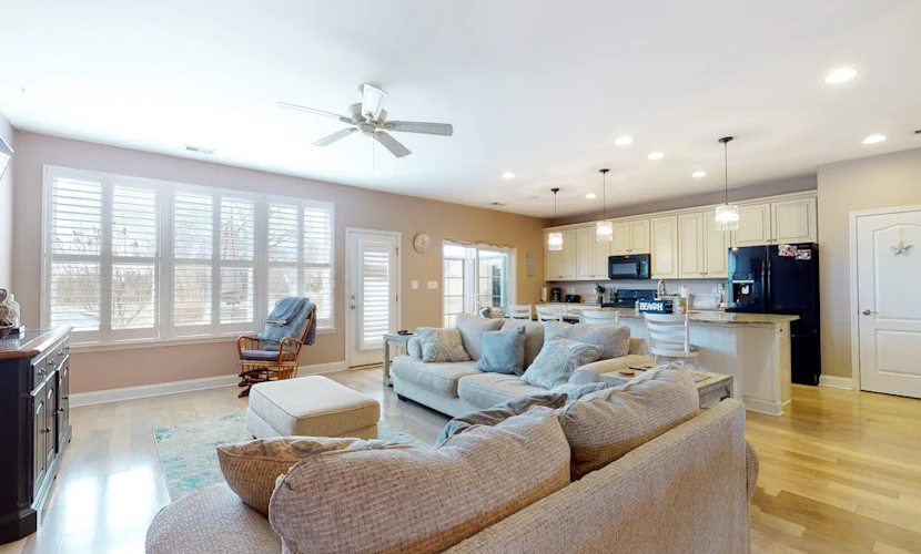 Bishops Landing Furnished Home w/Private Washer/Dryer, Shared Pool, WiFi