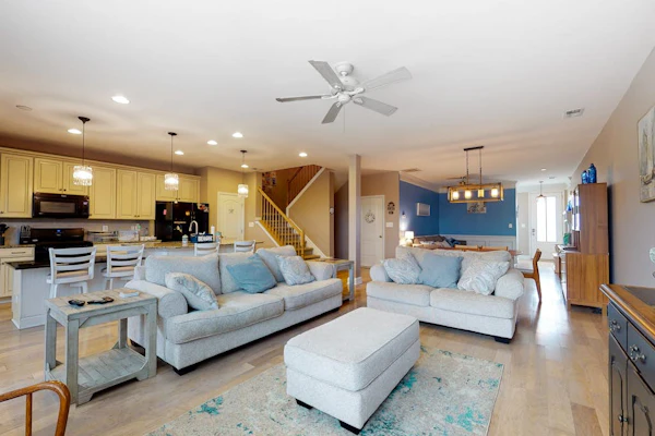 Bishops Landing Furnished Home w/Private Washer/Dryer, Shared Pool, WiFi
