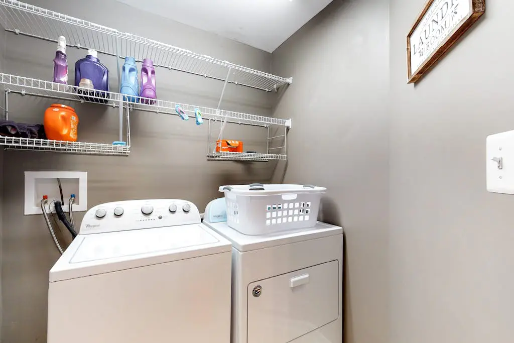 Bishops Landing - 16985 Bellevue Ct
