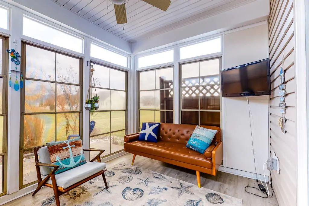 Bishops Landing - 16985 Bellevue Ct