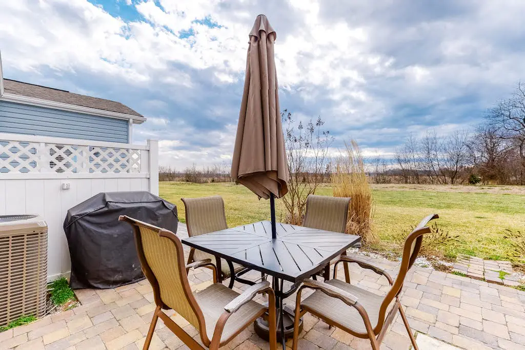 Bishops Landing - 16985 Bellevue Ct