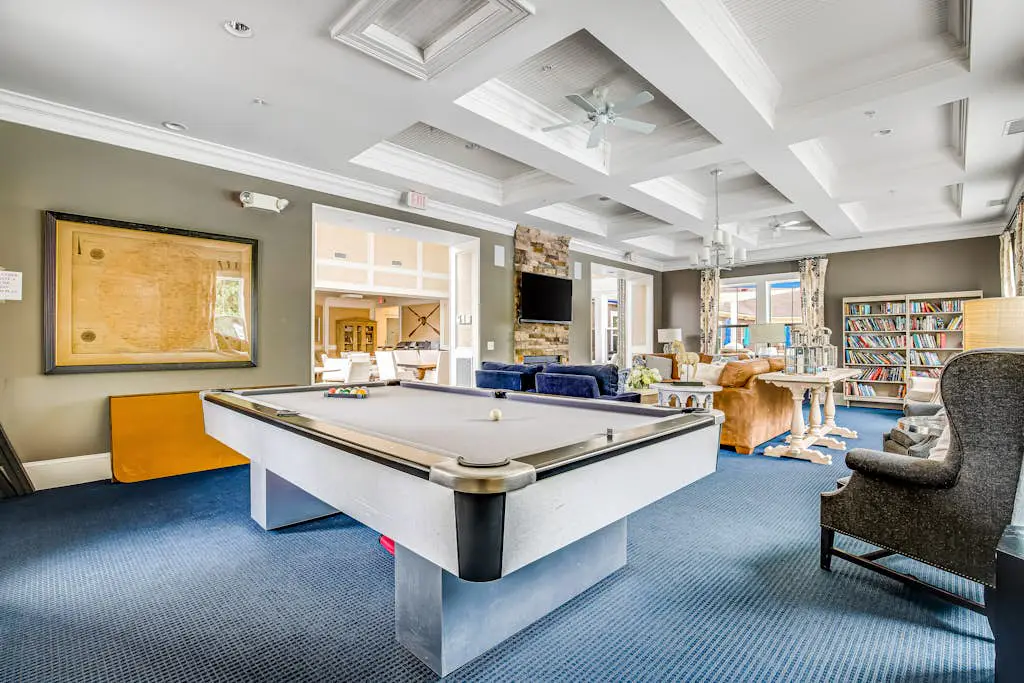 Bishops Landing - 16985 Bellevue Ct