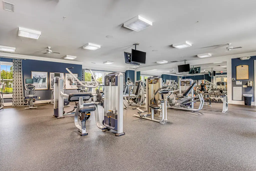 Bishops Landing - 16985 Bellevue Ct