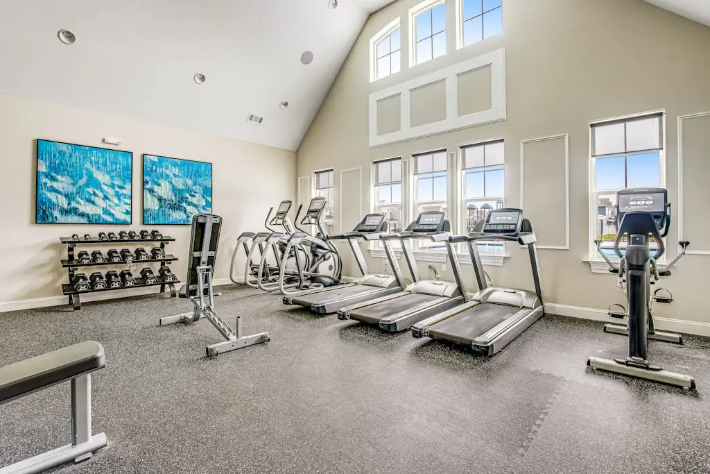 Bishops Landing - 16985 Bellevue Ct
