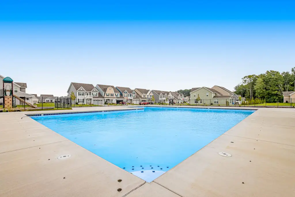 Bishops Landing - 16985 Bellevue Ct