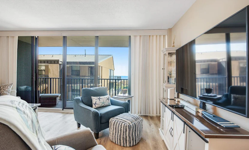2nd Floor Ocean View Condo with Balcony, Shared Pool/HT/Tennis, AC