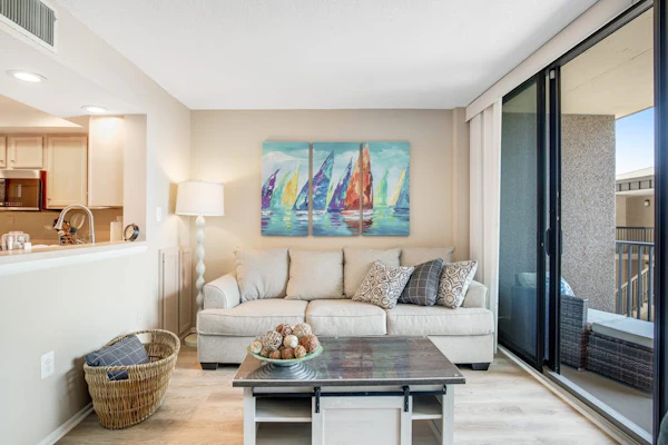 2nd Floor Ocean View Condo with Balcony, Shared Pool/HT/Tennis, AC