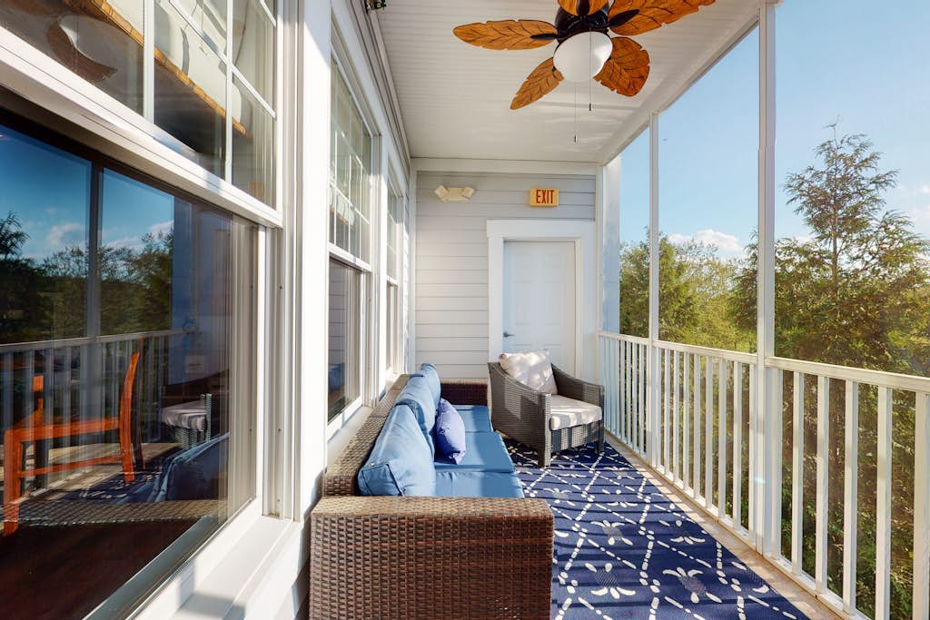 Bayside Resort condo - fireplace, central AC & private W/D - pools, gym & golf