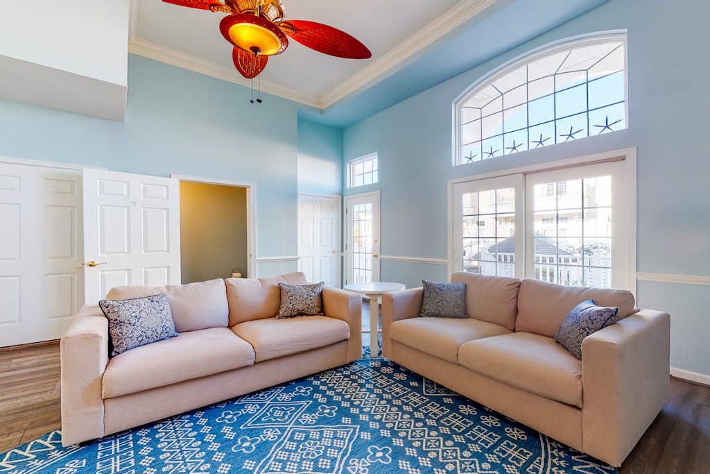 Bethany Lakes townhome with fireplace, balcony, & pool/hot tub/tennis