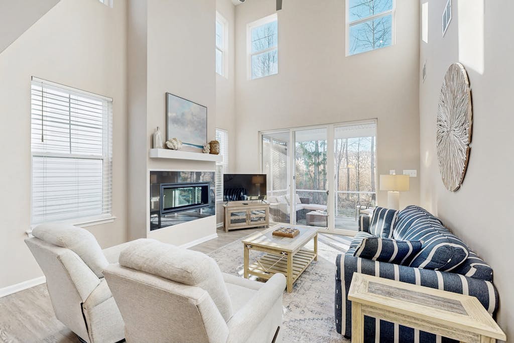 Bayside Resort townhouse with indoor and outdoor pools and hot tub - dogs OK