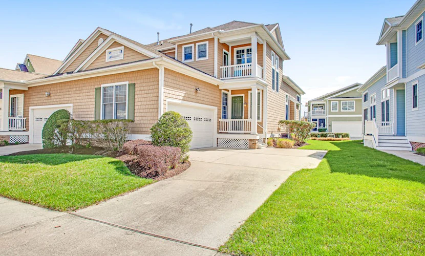 Bayside Resort townhome with deck, balcony, pools, & hot tub