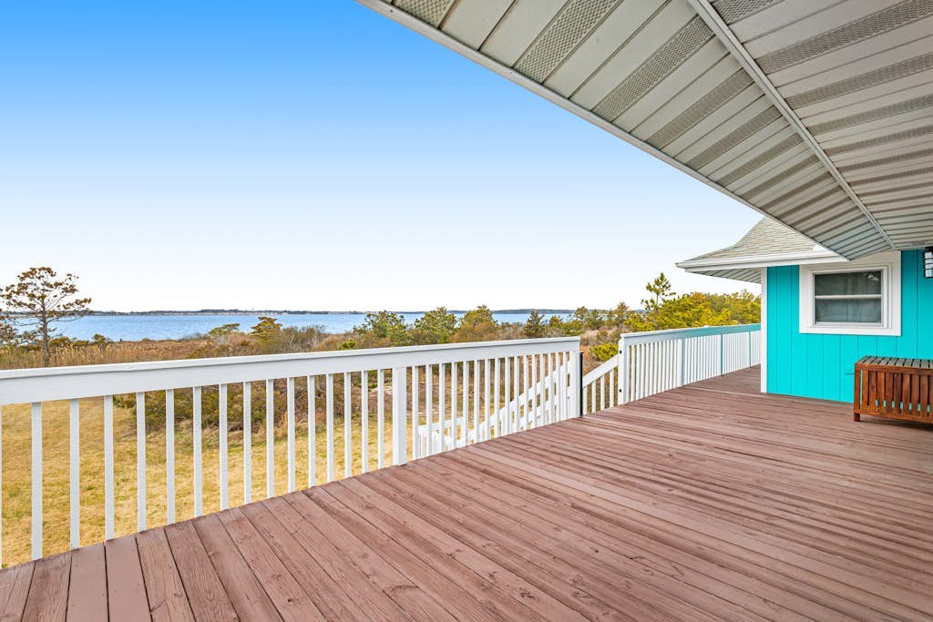 Dog-friendly town of Fenwick home with guest suite, WiFi, & elevator