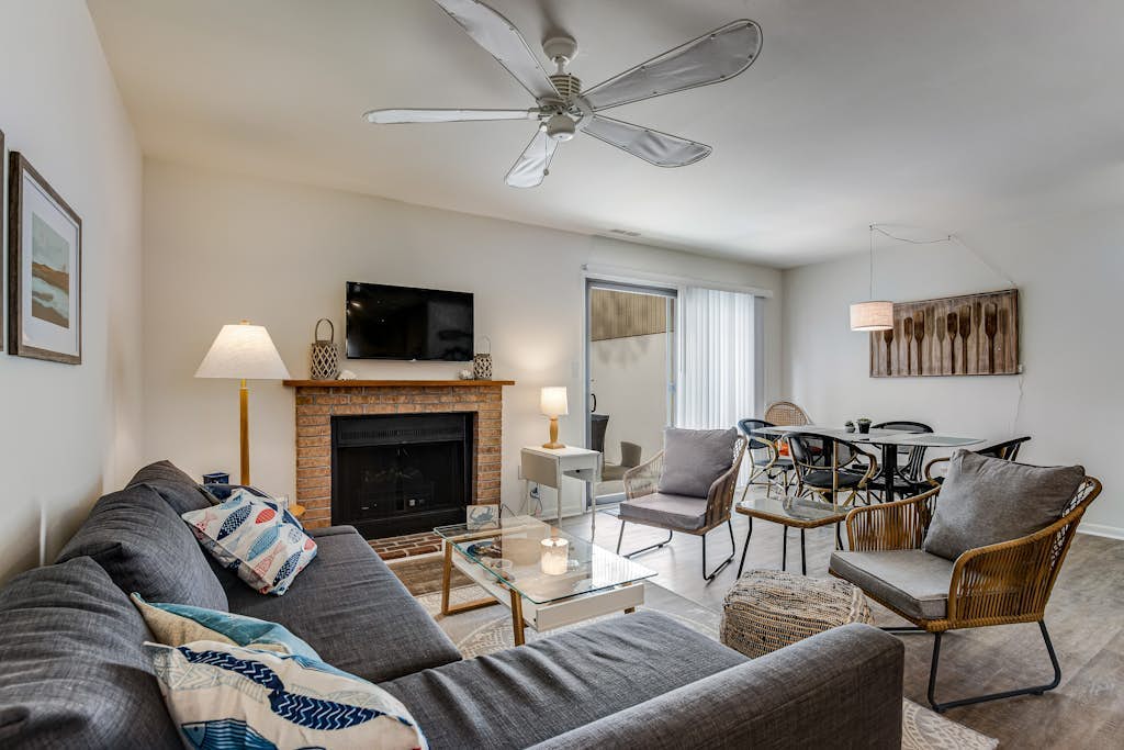 Villas of Bethany West townhome with WiFi, patio, pool, & tennis/pickleball