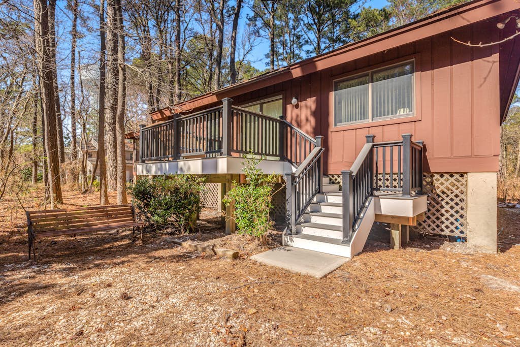 Relaxing South Bethany beach retreat with access to private beach and screened p