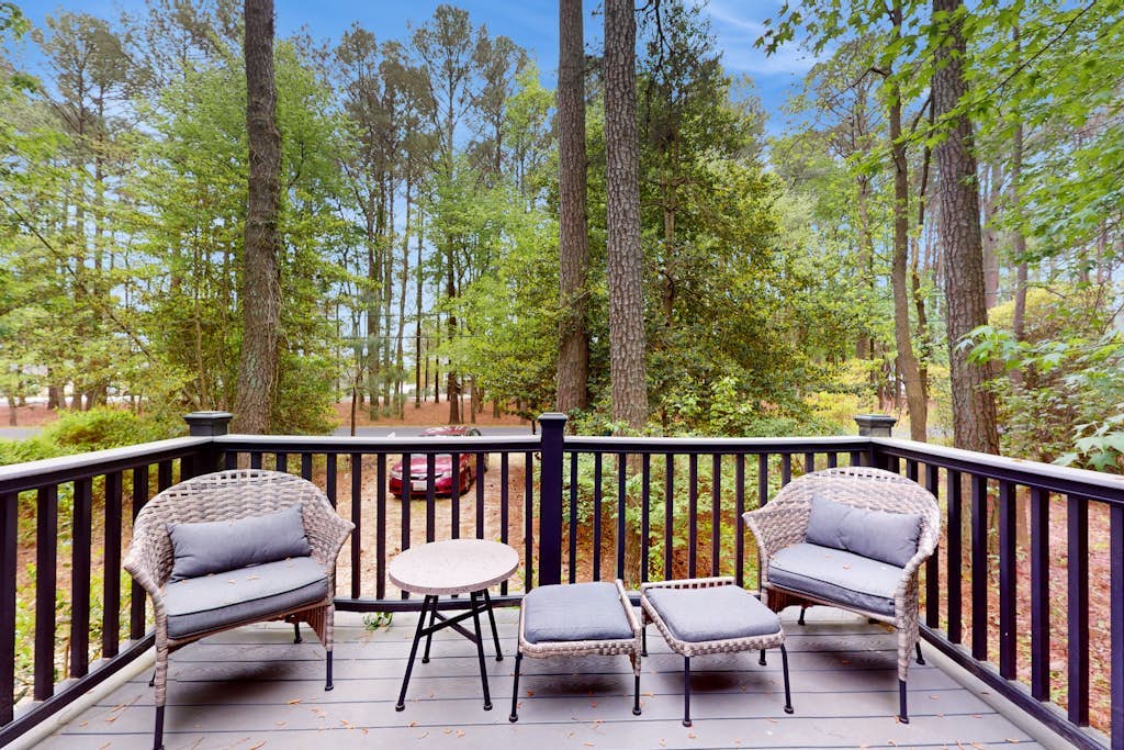 Relaxing South Bethany beach retreat with access to private beach and screened p