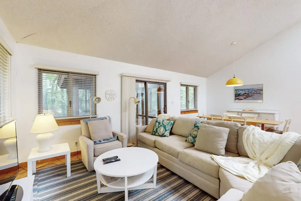 Middlesex Beach - 137 Evergreen Rd