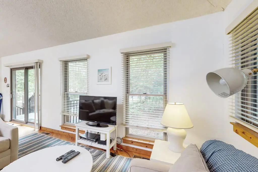 Middlesex Beach - 137 Evergreen Rd