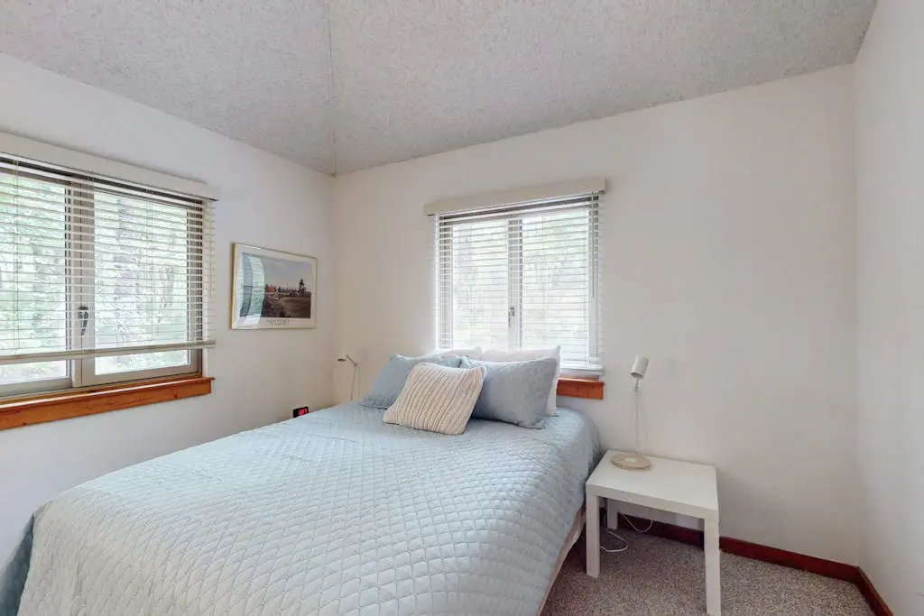 Middlesex Beach - 137 Evergreen Rd