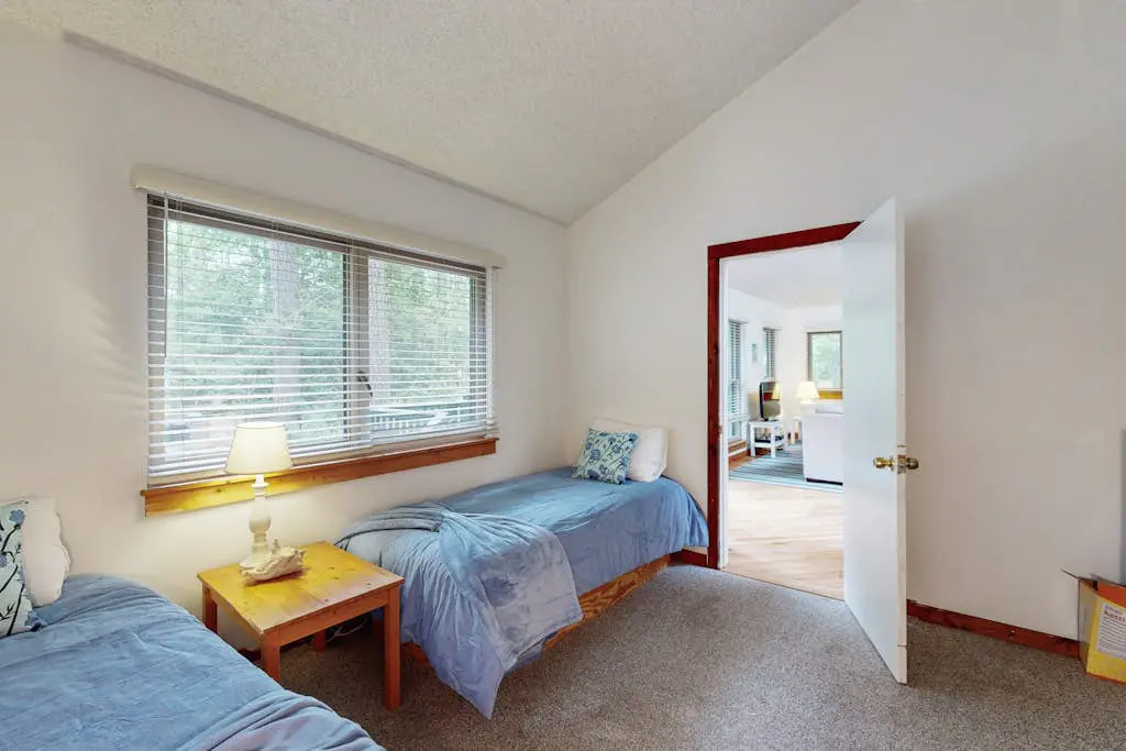 Middlesex Beach - 137 Evergreen Rd