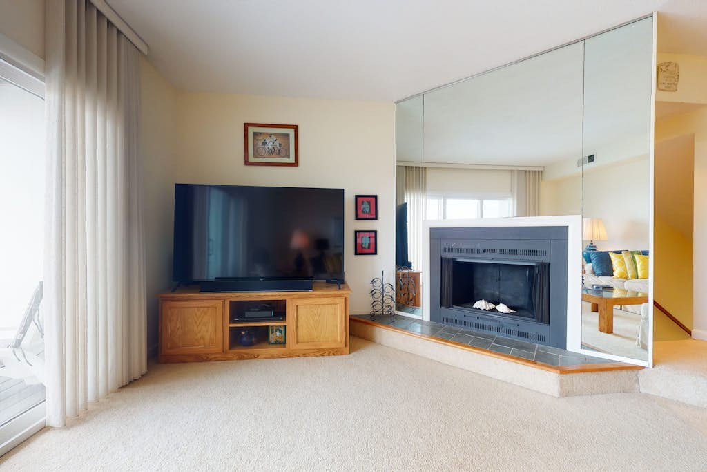 Seaside Villas oceanfront townhome with 2 balconies, beach access & sunrise view