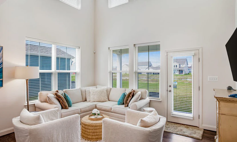 Bishops Landing corner lot with WiFi, AC, patio, & pool/tennis/fitness center