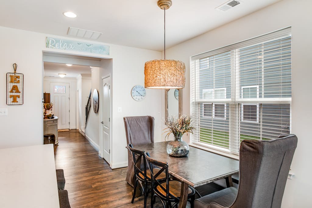 Bishops Landing corner lot with WiFi, AC, patio, & pool/tennis/fitness center