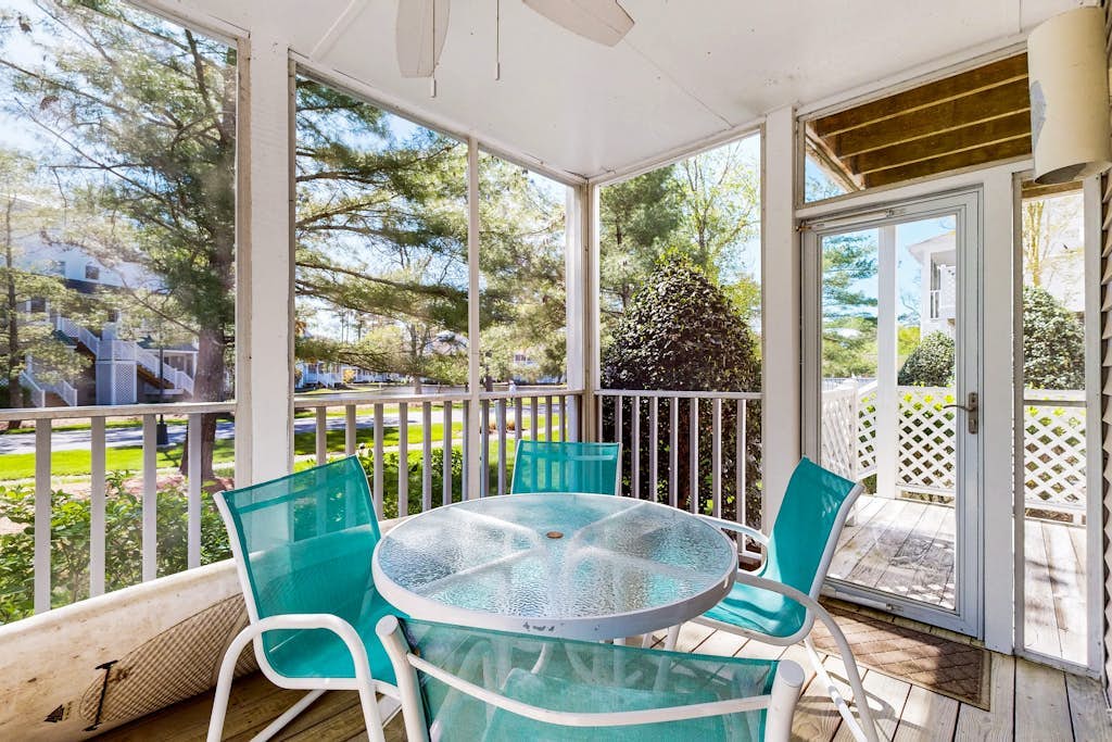 Sea Colony condo with access to pools, tennis & a private beach