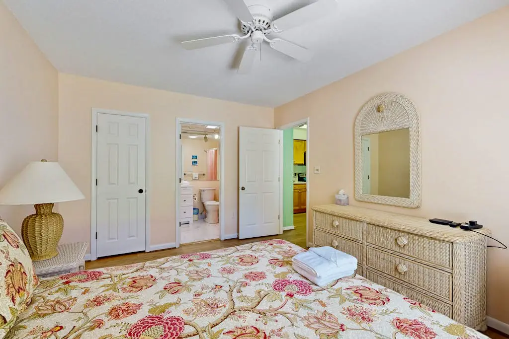 Sea Colony - 16004 Bayberry Ct