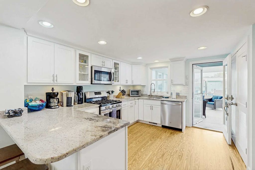 Town of Bethany Beach home steps to the ocean with beach access - dog-friendly