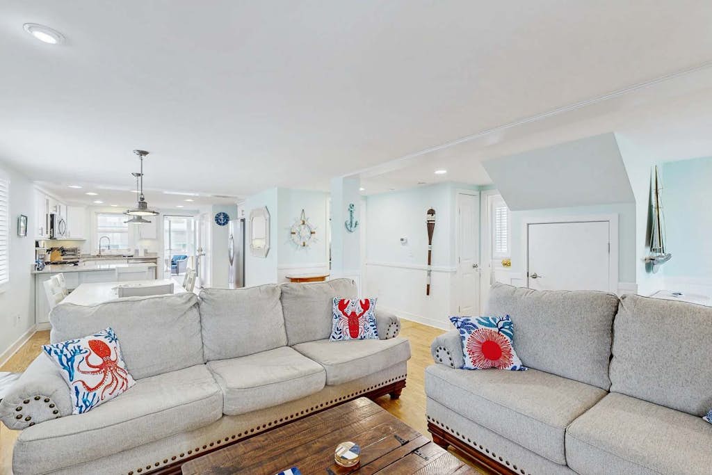 Town of Bethany Beach home steps to the ocean with beach access - dog-friendly