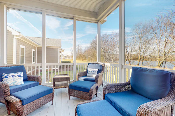 Dazzling Bayside Resort home with pools, gym, & athletic court - close to beach