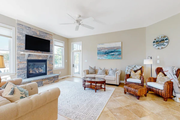 Bayside Resort home with paid-access pools & other resort amenities