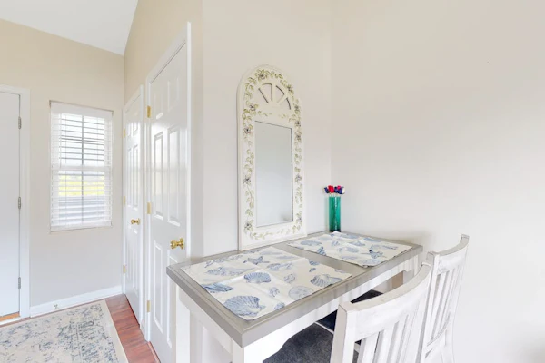 Bethany Beach Inn studio with kitchenette, fast WiFi & furnished balcony