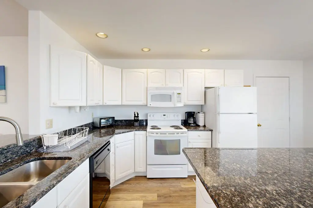 Salt Pond - 1 Heron Ct