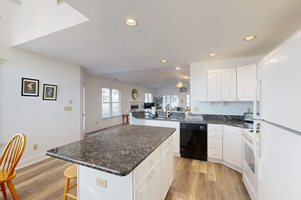Salt Pond - 1 Heron Ct