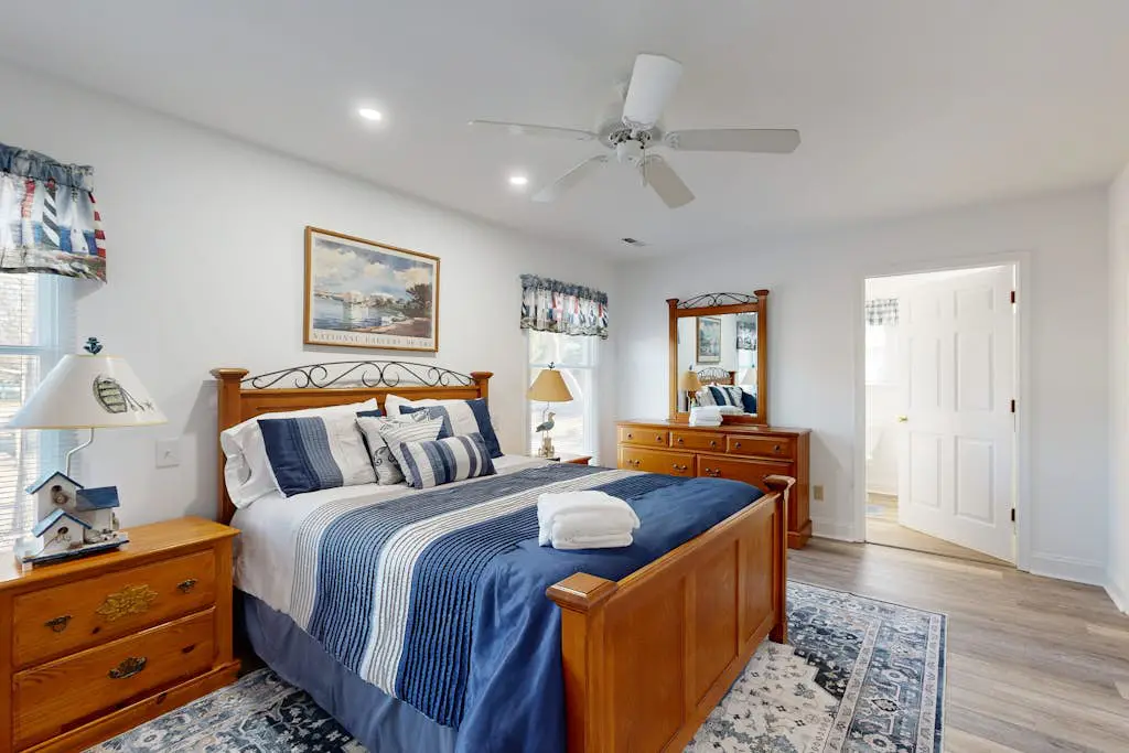 Salt Pond - 1 Heron Ct