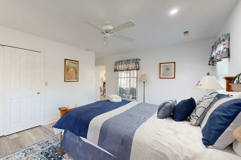 Salt Pond - 1 Heron Ct