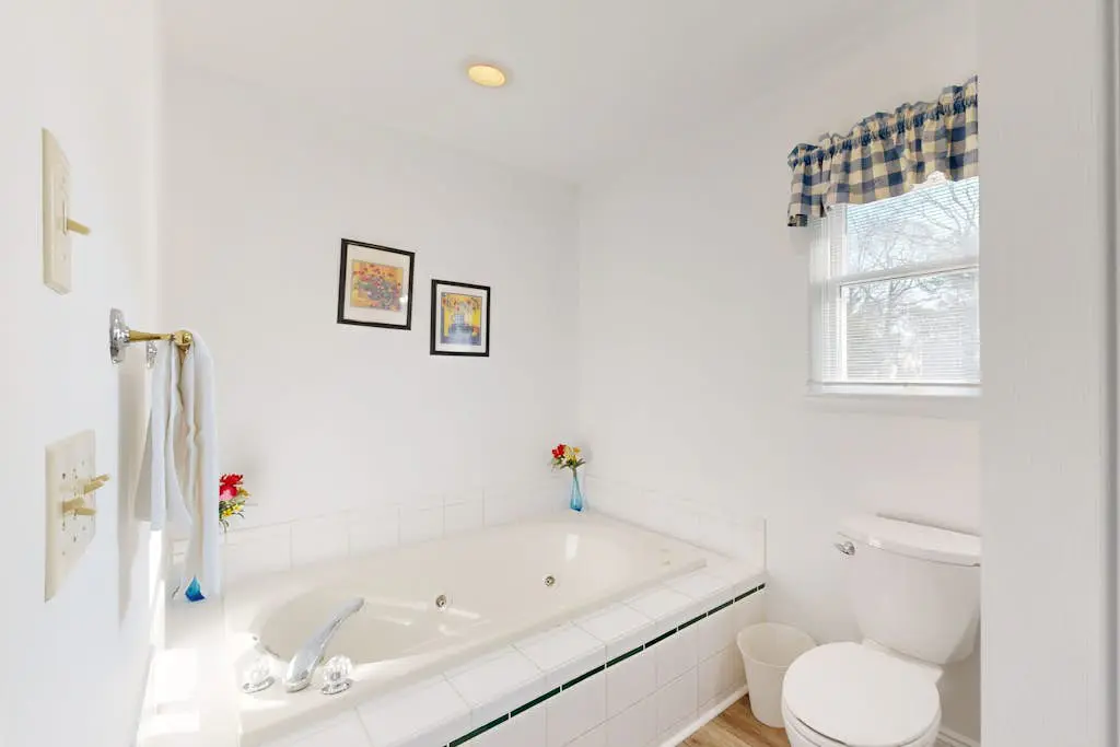 Salt Pond - 1 Heron Ct