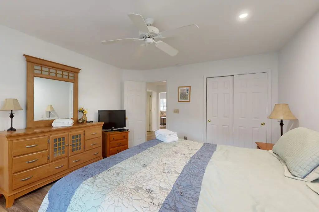 Salt Pond - 1 Heron Ct