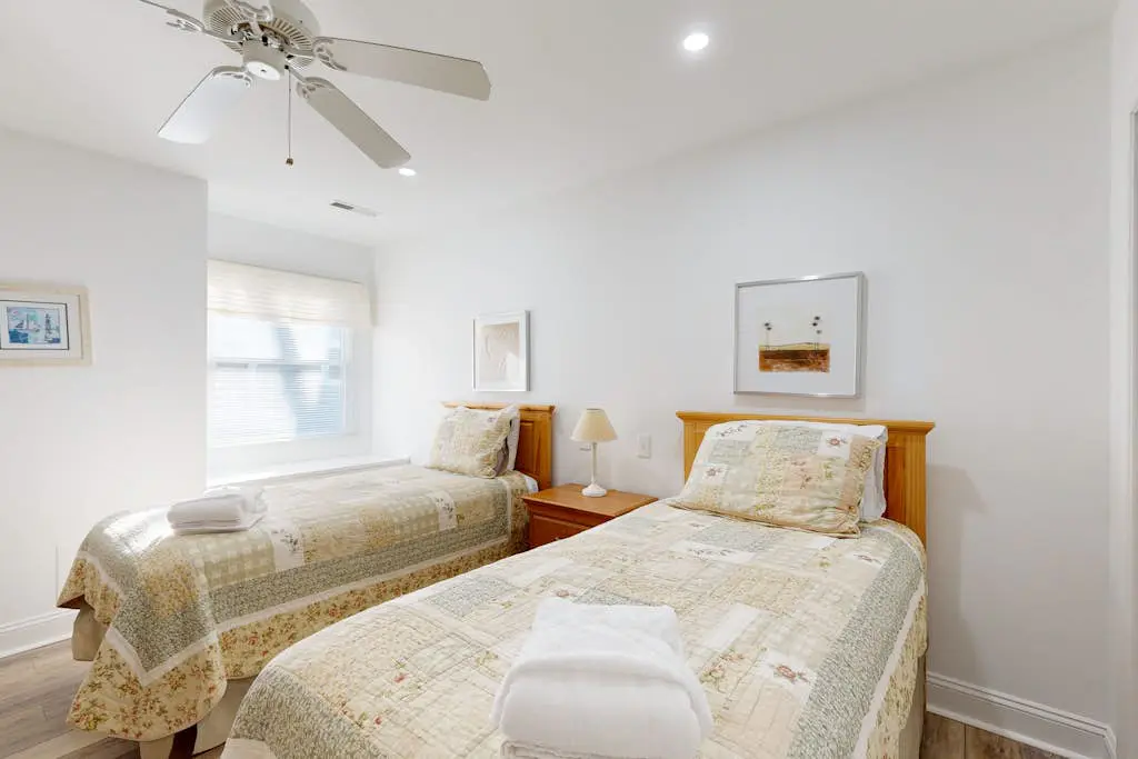 Salt Pond - 1 Heron Ct