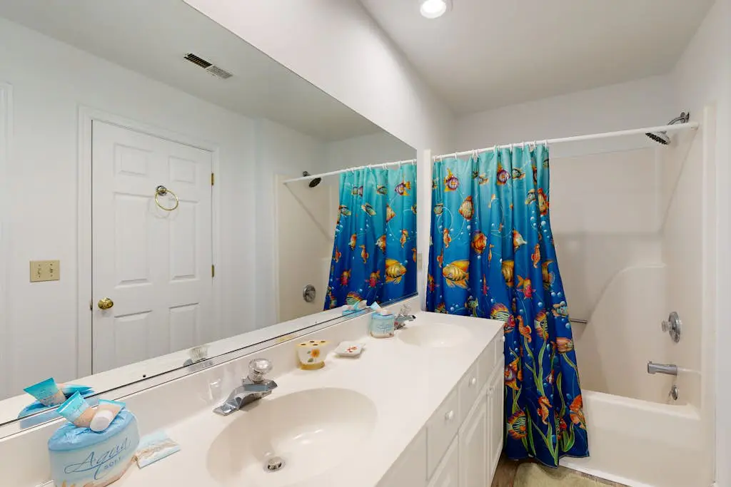 Salt Pond - 1 Heron Ct