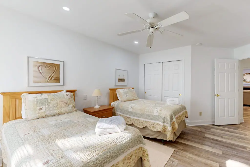 Salt Pond - 1 Heron Ct