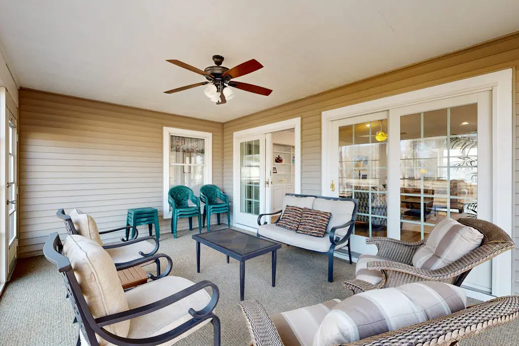 Salt Pond - 1 Heron Ct