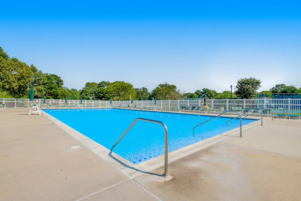 Salt Pond - 1 Heron Ct
