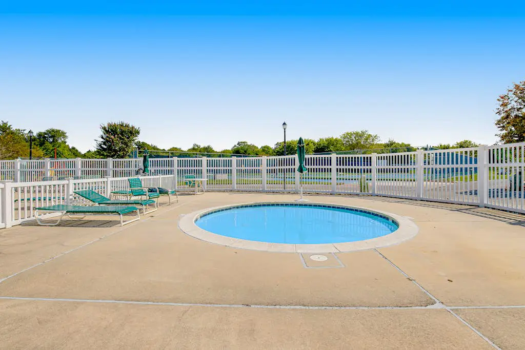 Salt Pond - 1 Heron Ct