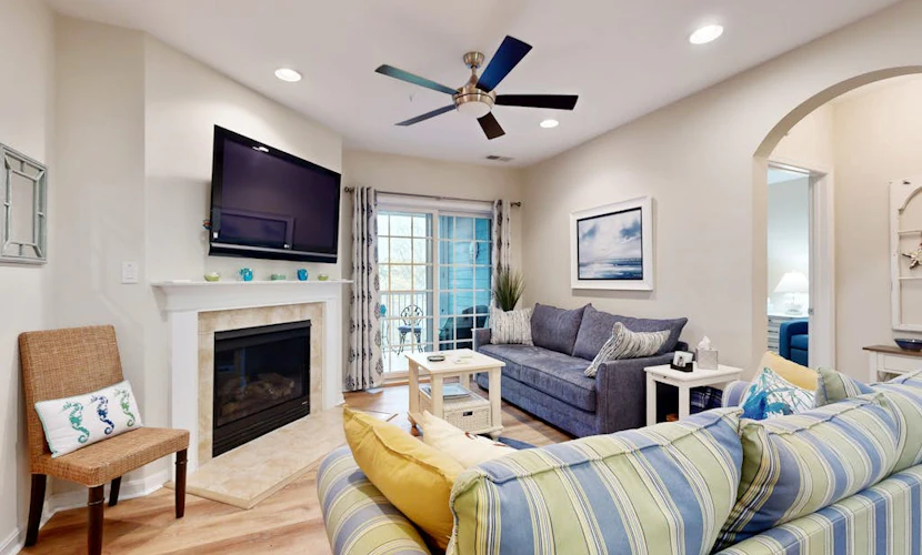 Bayside Resort 3rd-floor condo with indoor/outdoor pools, hot tub, tennis & gym