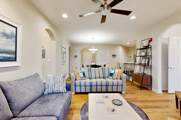 Bayside Resort 3rd-floor condo with indoor/outdoor pools, hot tub, tennis & gym