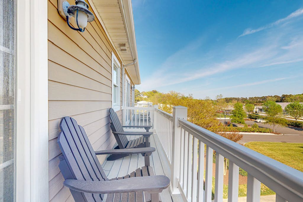 Bayside Resort condo with pools & athletic courts