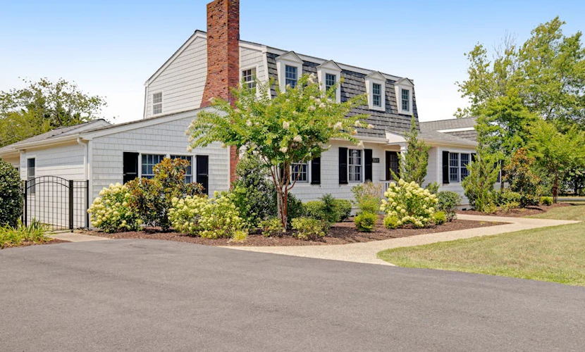 Town of Ocean View oasis with sparkling private pool & central AC