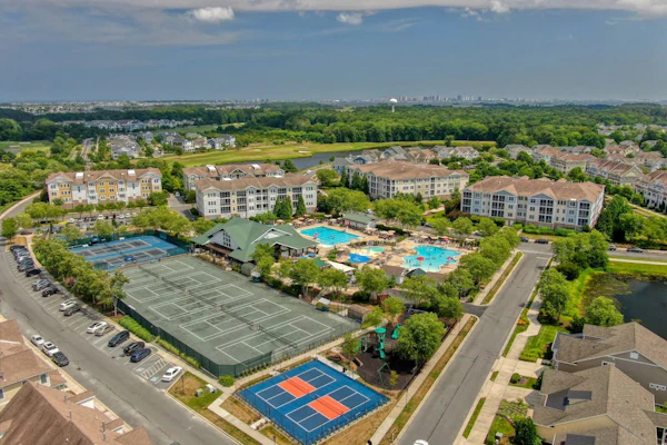 Bayside Resort condo near the beach with shared pools & fast WiFi - dog-friendly